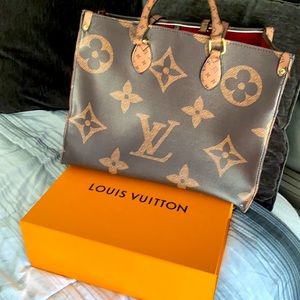 LOUIS VUITTON